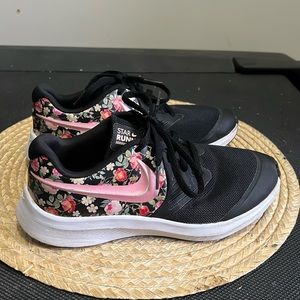 Nike Star Runner Sneakers Size 3.5Y
